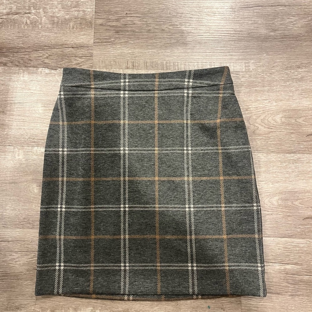 NWOT Plaid Gray Skirt